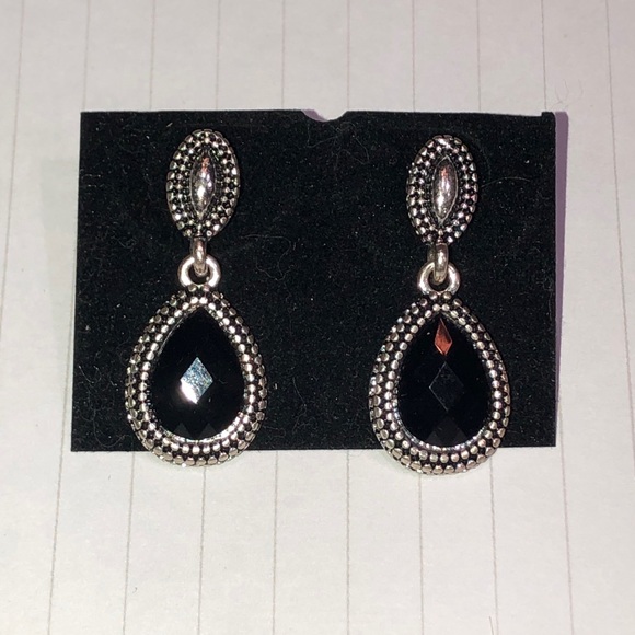 🆕Gorgeous black & silver earrings NWT - Picture 10 of 16